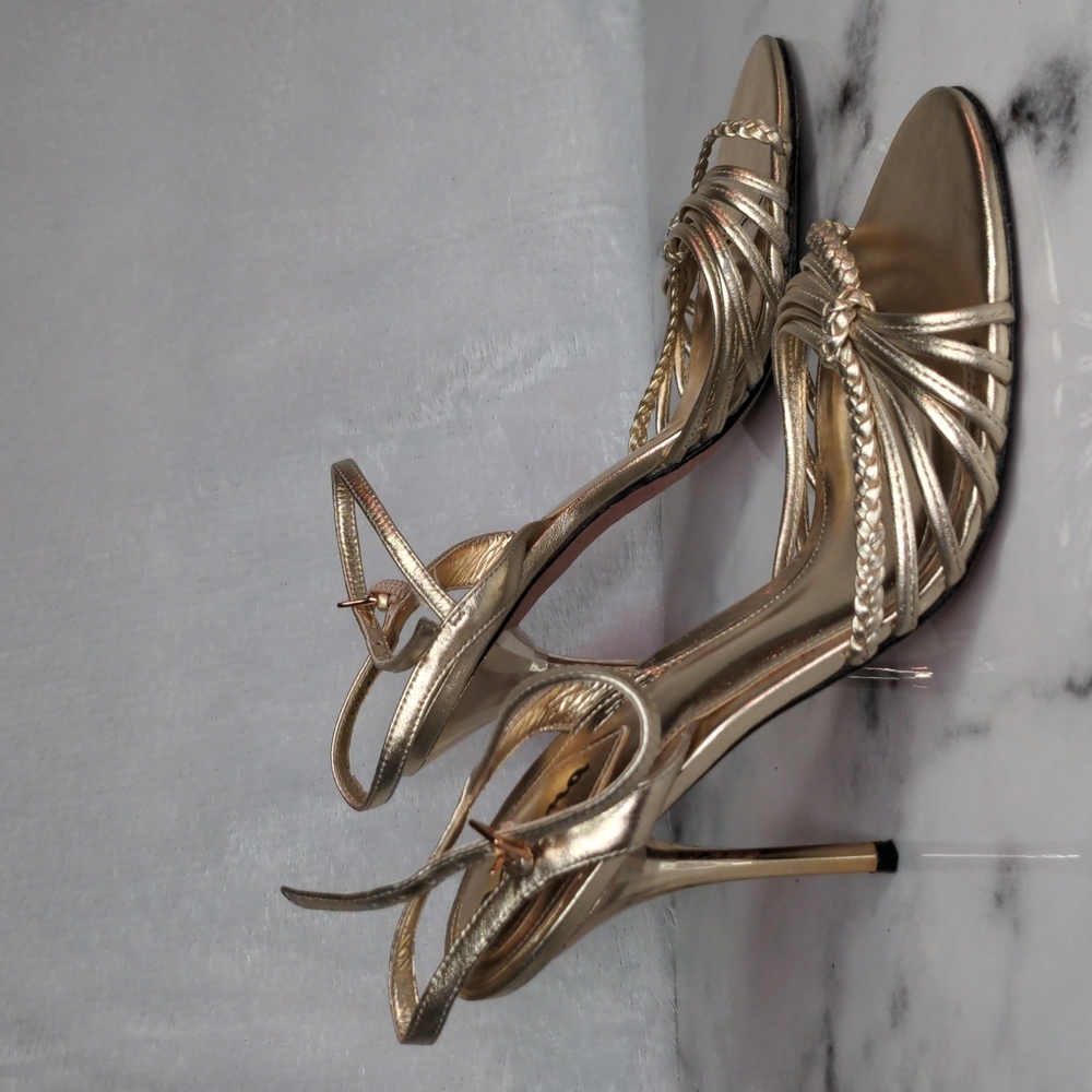 Beautiful gold Heels